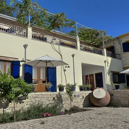 Rotis Country house